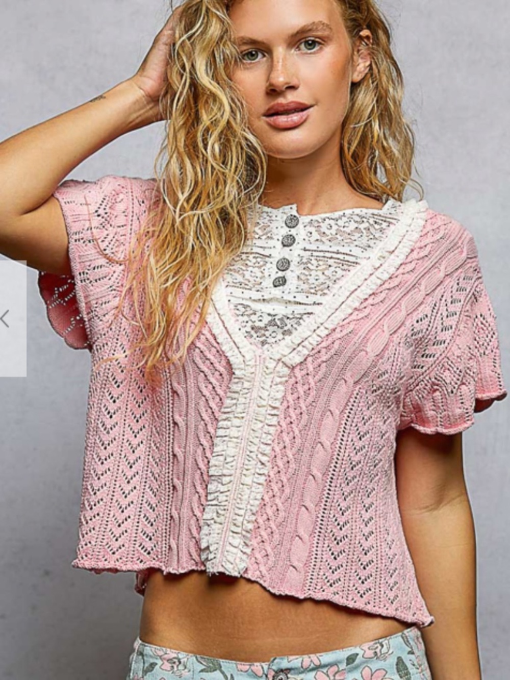 🎉 POL “ Daphne “ POL Round Neck Top with Lace and Ruffle Detail 83